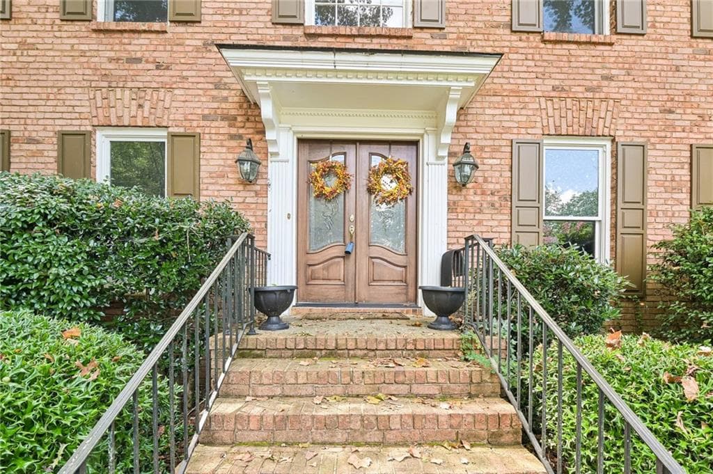 4 bedroom, 3 bathroom, 3,656 sq ft single family residence for sale at 3804 Club Forest Drive, Peachtree Corners, GA 30092 — photo 2