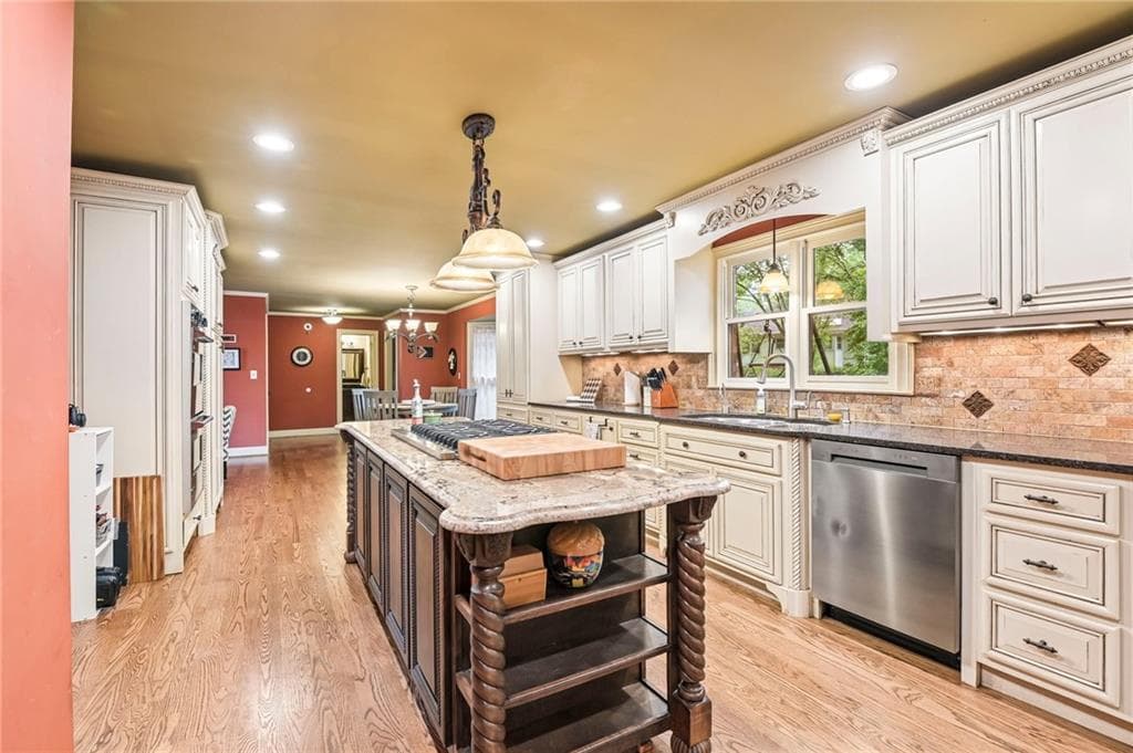 4 bedroom, 3 bathroom, 3,656 sq ft single family residence for sale at 3804 Club Forest Drive, Peachtree Corners, GA 30092 — photo 6