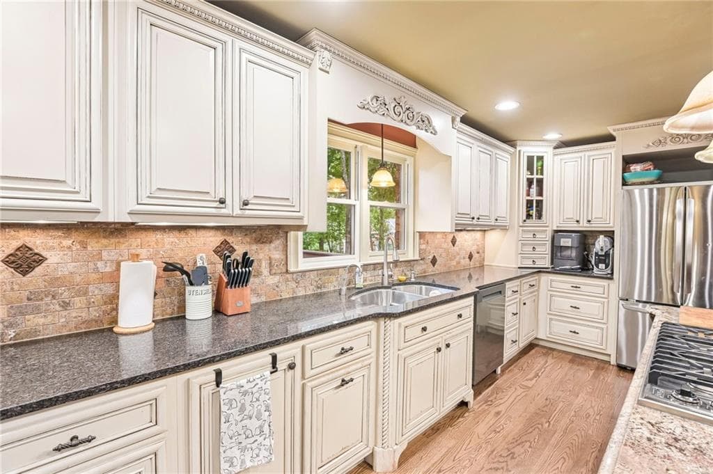 4 bedroom, 3 bathroom, 3,656 sq ft single family residence for sale at 3804 Club Forest Drive, Peachtree Corners, GA 30092 — photo 7