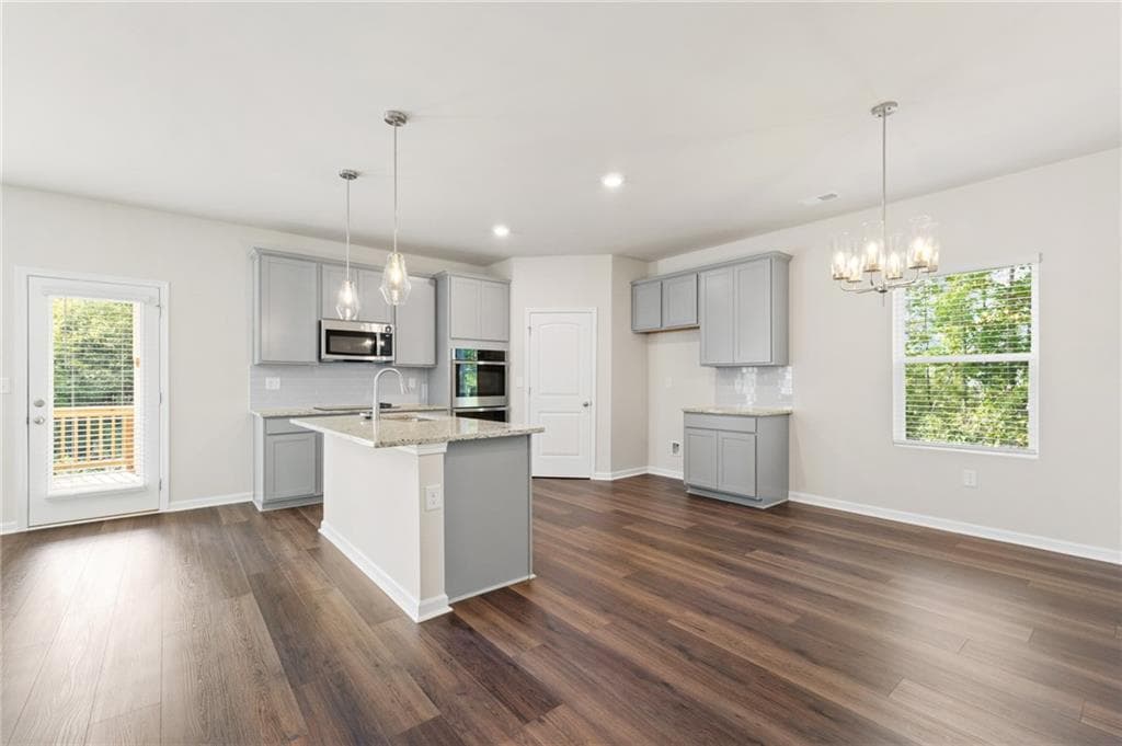 4 bedroom, 3 bathroom, 2,500 sq ft single family residence for sale at 302 HUDSON Court, Jackson, GA 30233 — photo 6