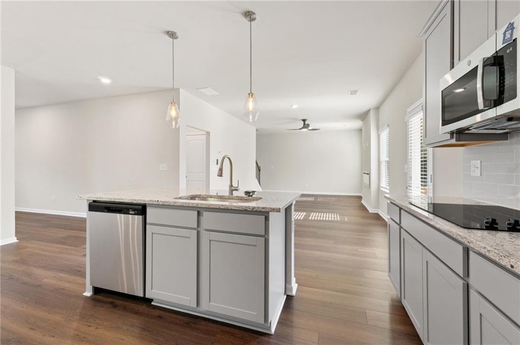 4 bedroom, 3 bathroom, 2,500 sq ft single family residence for sale at 302 HUDSON Court, Jackson, GA 30233 — photo 9
