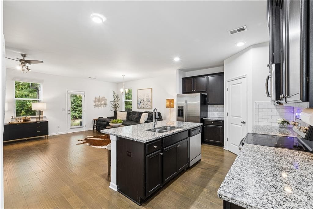 3 bedroom, 3 bathroom, 1,877 sq ft single family residence for sale at 4446 Richmond Court, Stone Mountain, GA 30083 — photo 4