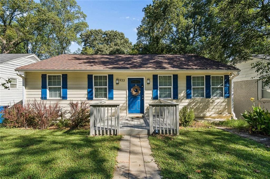4 bedroom, 2 bathroom, 1,764 sq ft single family residence under contract at 933 Byron Drive, Atlanta, GA 30310