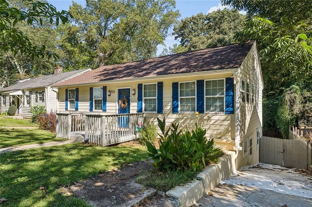4 bedroom, 2 bathroom, 1,764 sq ft single family residence under contract at 933 Byron Drive, Atlanta, GA 30310 — photo 10