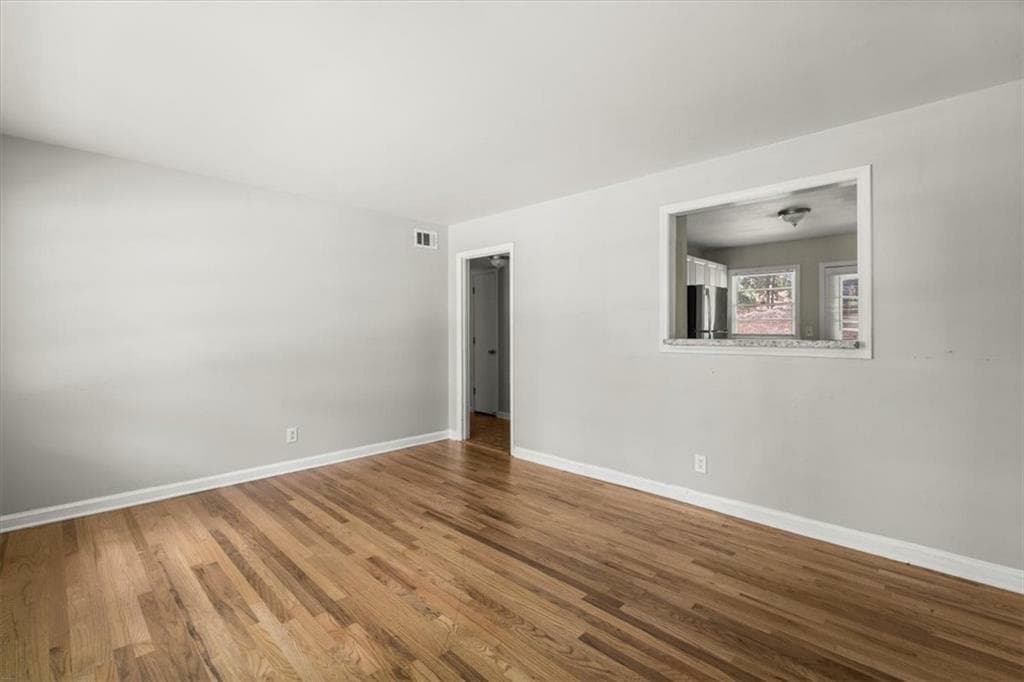 2 bedroom, 1 bathroom, 864 sq ft duplex for rent at 220 Opal Drive, Roswell, GA 30075 for $1,445 a month — photo 2