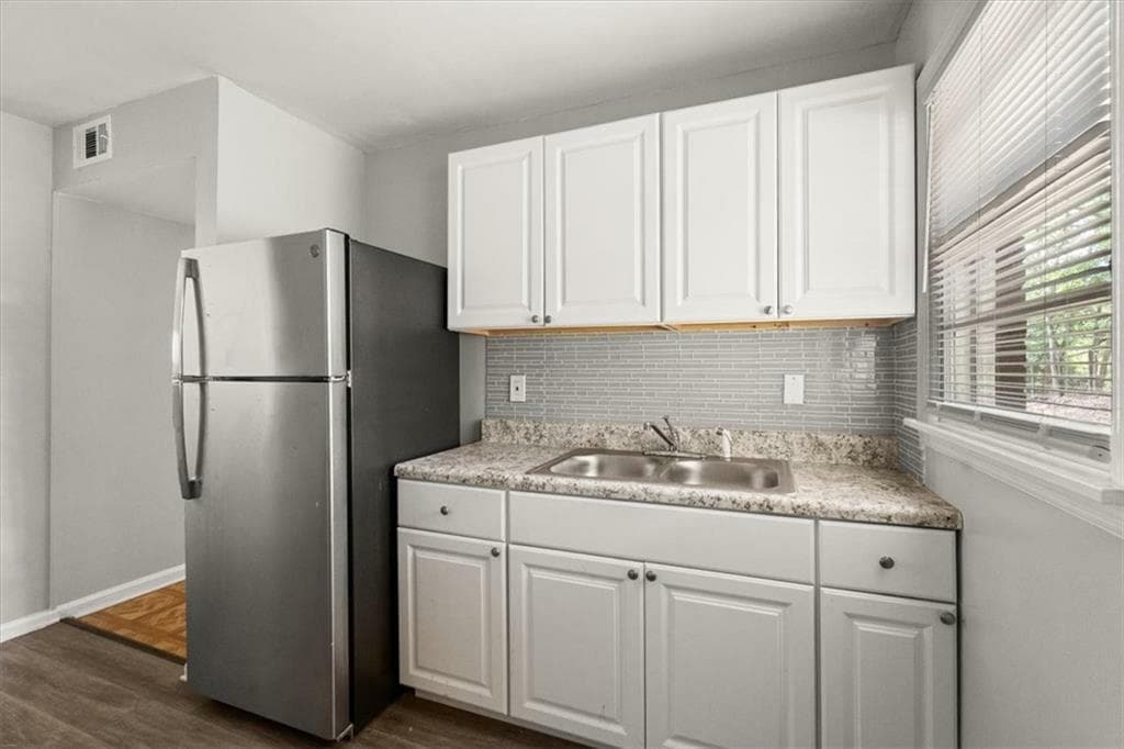 2 bedroom, 1 bathroom, 864 sq ft duplex for rent at 220 Opal Drive, Roswell, GA 30075 for $1,445 a month — photo 6
