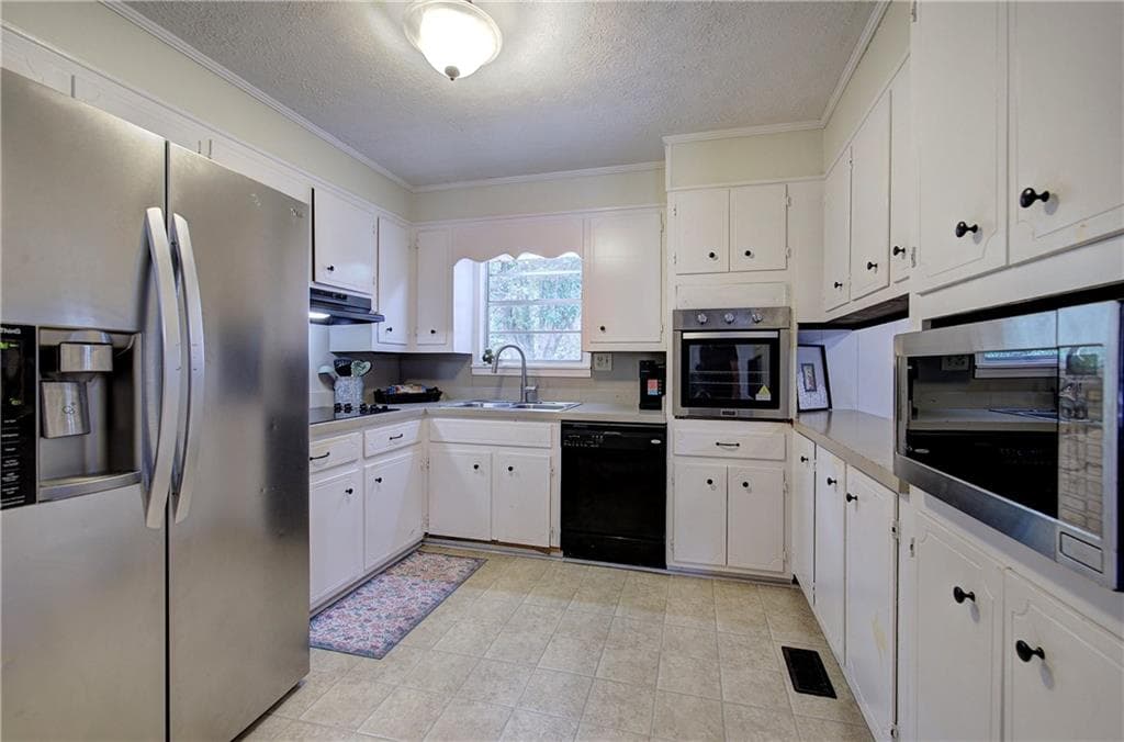 3 bedroom, 1 bathroom, 1,412 sq ft single family residence under contract at 24 Spring Street, Cartersville, GA 30120 — photo 8