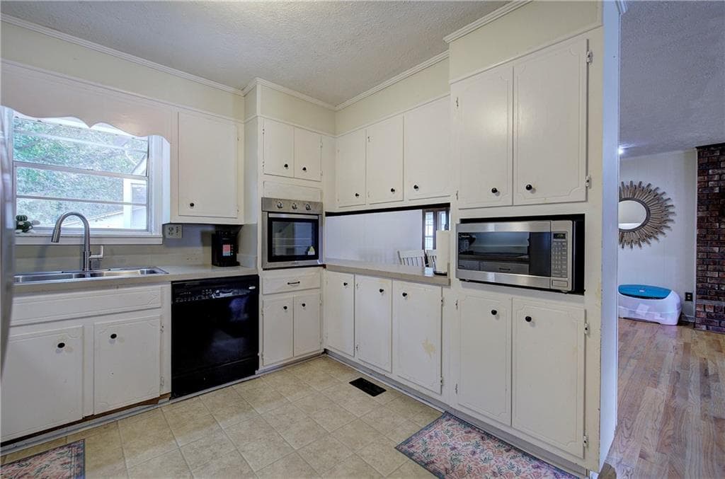 3 bedroom, 1 bathroom, 1,412 sq ft single family residence under contract at 24 Spring Street, Cartersville, GA 30120 — photo 9