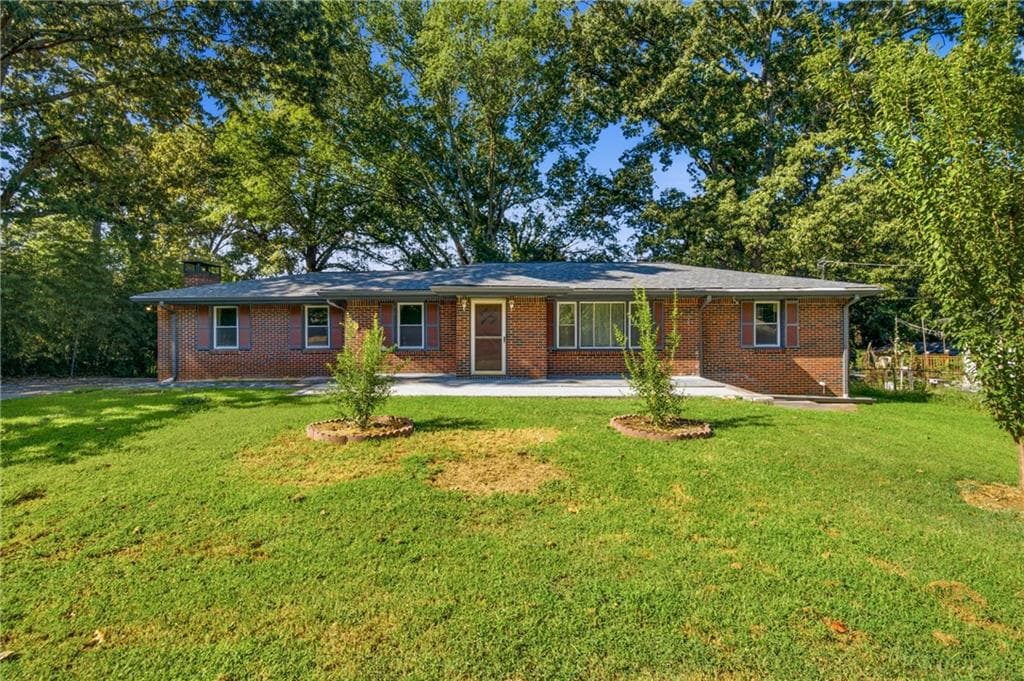 6 bedroom, 3 bathroom, 3,185 sq ft single family residence under contract at 2498 Johnson Drive, Doraville, GA 30340