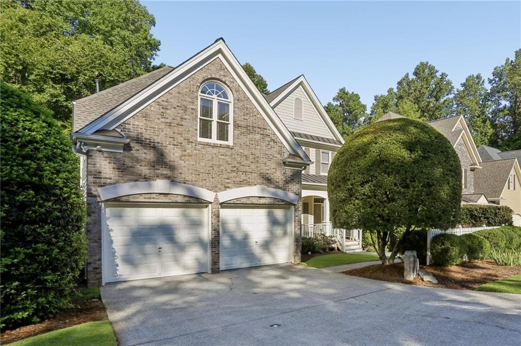 3 bedroom, 3 bathroom, 2,061 sq ft single family residence for sale at 2264 Lenox Ridge Court, Brookhaven, GA 30319 — photo 2