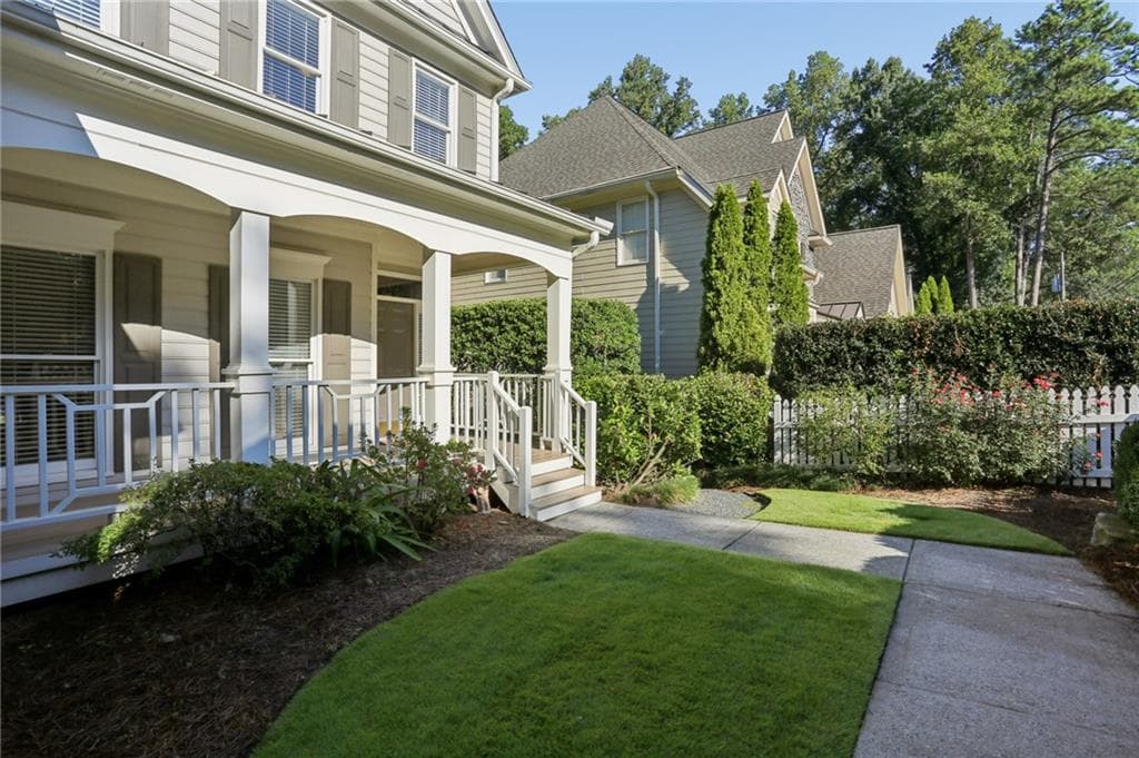 3 bedroom, 3 bathroom, 2,061 sq ft single family residence for sale at 2264 Lenox Ridge Court, Brookhaven, GA 30319 — photo 3