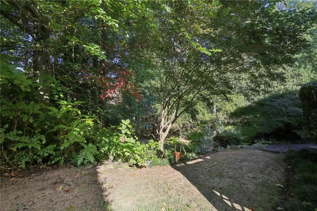 3 bedroom, 3 bathroom, 2,061 sq ft single family residence for sale at 2264 Lenox Ridge Court, Brookhaven, GA 30319 — photo 7