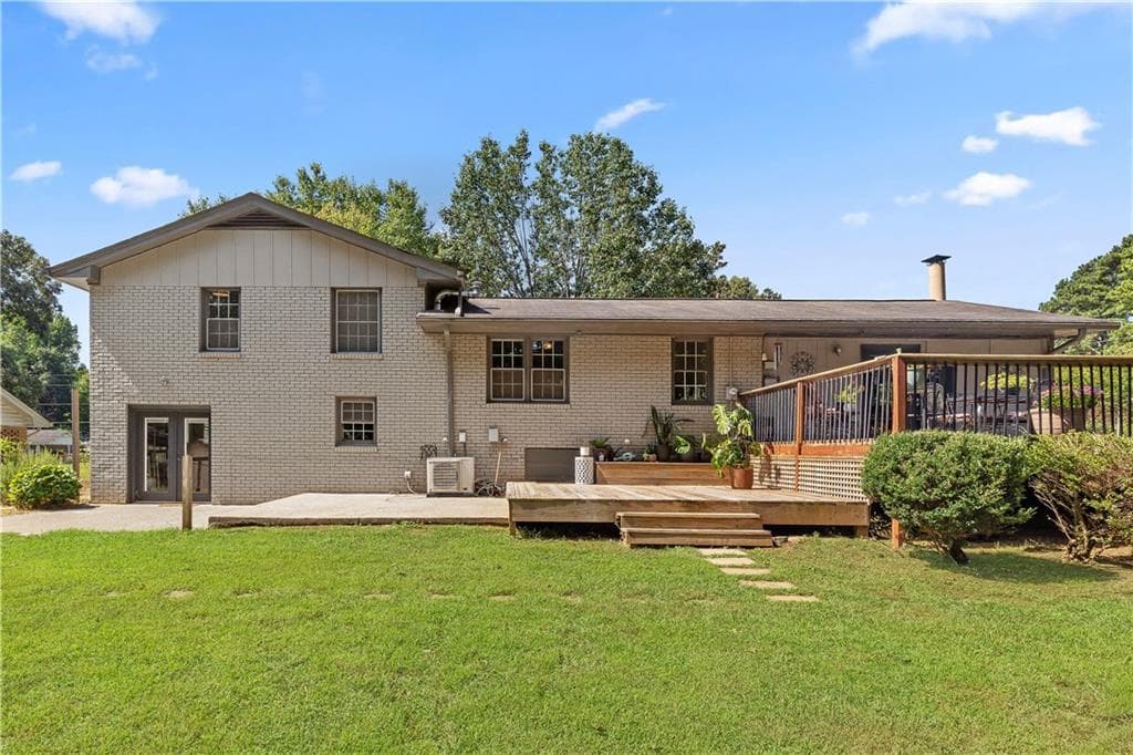 3 bedroom, 3 bathroom, 2,061 sq ft single family residence for sale at 3008 Carrie Drive, Kennesaw, GA 30144 — photo 2