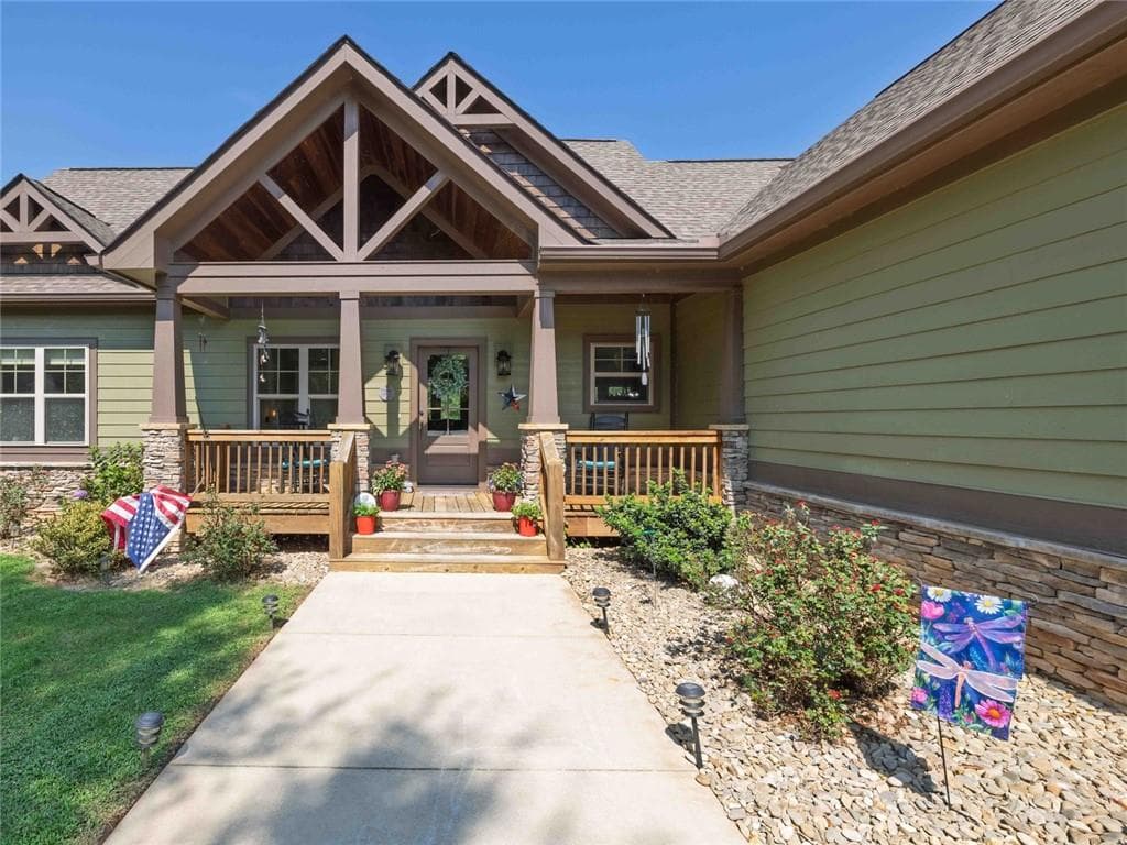 3 bedroom, 3 bathroom, 3,647 sq ft single family residence for sale at 452 Captains Court, Clarkesville, GA 30523 — photo 7