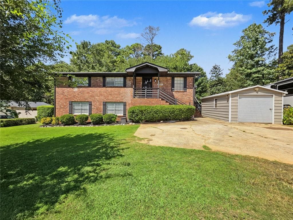2 bedroom, 3 bathroom, 2,350 sq ft single family residence under contract at 4810 Brownsville Road, Powder Springs, GA 30127 — photo 2