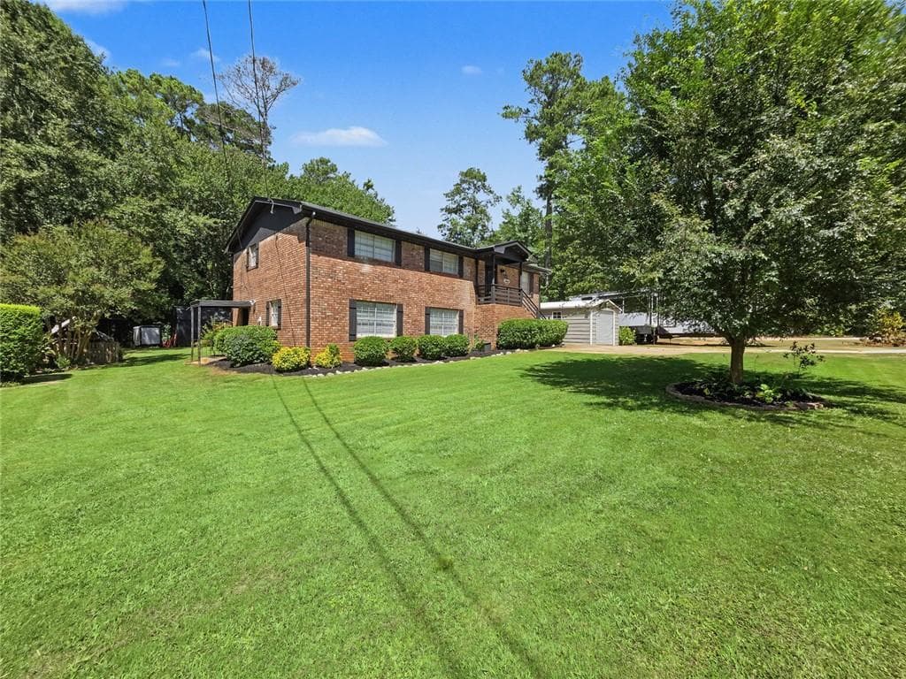 2 bedroom, 3 bathroom, 2,350 sq ft single family residence under contract at 4810 Brownsville Road, Powder Springs, GA 30127 — photo 4