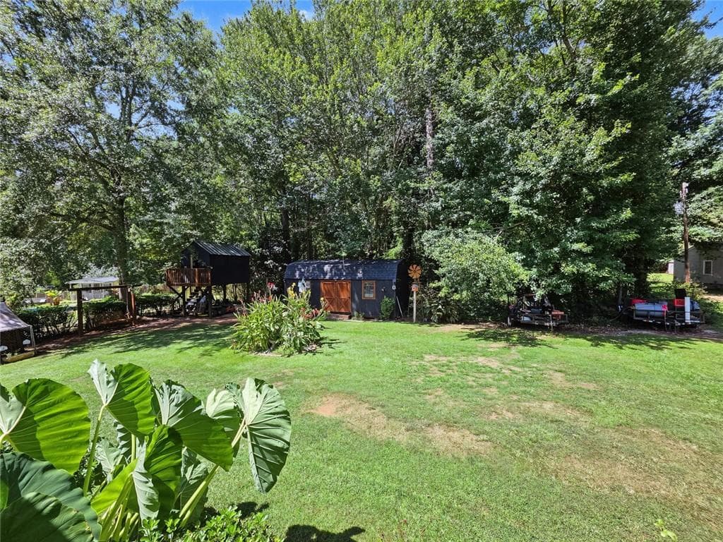 2 bedroom, 3 bathroom, 2,350 sq ft single family residence under contract at 4810 Brownsville Road, Powder Springs, GA 30127 — photo 7