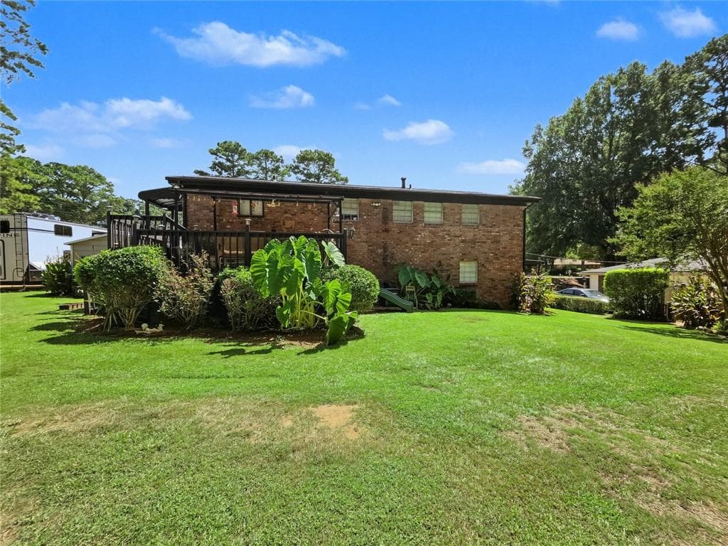 2 bedroom, 3 bathroom, 2,350 sq ft single family residence under contract at 4810 Brownsville Road, Powder Springs, GA 30127 — photo 8