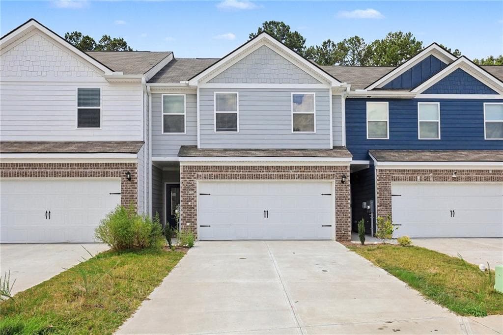 3 bedroom, 3 bathroom, 1,650 sq ft townhouse for sale at 5431 Biltmore Drive, Atlanta, GA 30349