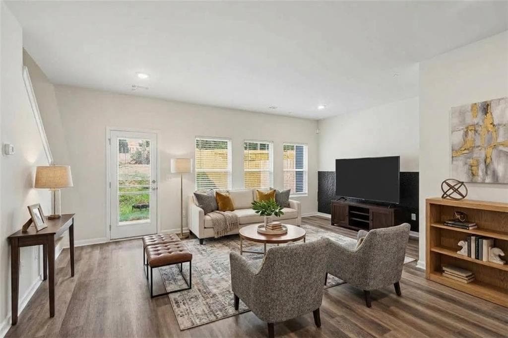 3 bedroom, 3 bathroom, 1,650 sq ft townhouse for sale at 5431 Biltmore Drive, Atlanta, GA 30349 — photo 2
