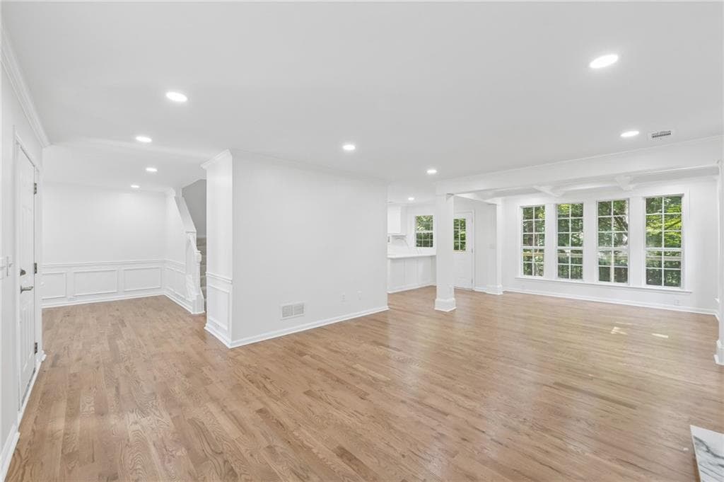 6 bedroom, 4 bathroom, 3,424 sq ft single family residence for sale at 2890 Northcliff Drive, Suwanee, GA 30024 — photo 3