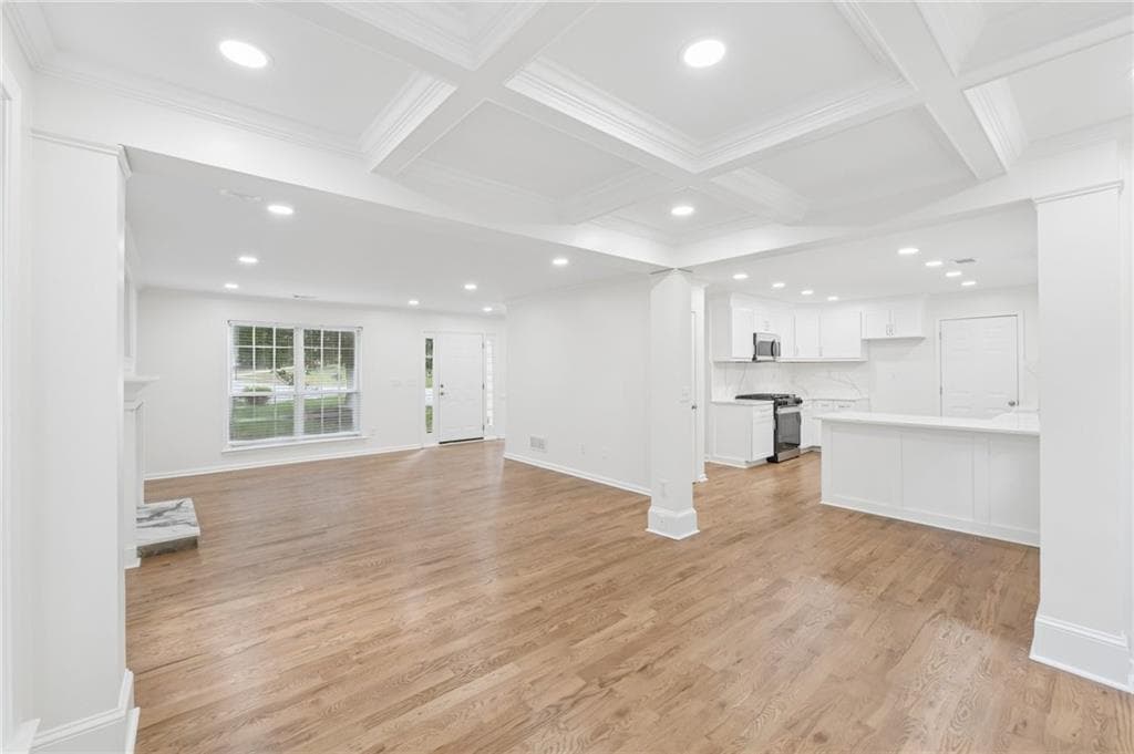 6 bedroom, 4 bathroom, 3,424 sq ft single family residence for sale at 2890 Northcliff Drive, Suwanee, GA 30024 — photo 5