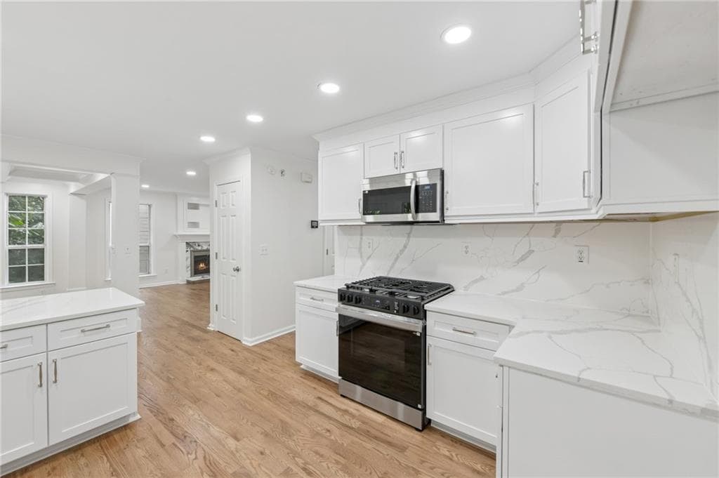 6 bedroom, 4 bathroom, 3,424 sq ft single family residence for sale at 2890 Northcliff Drive, Suwanee, GA 30024 — photo 7