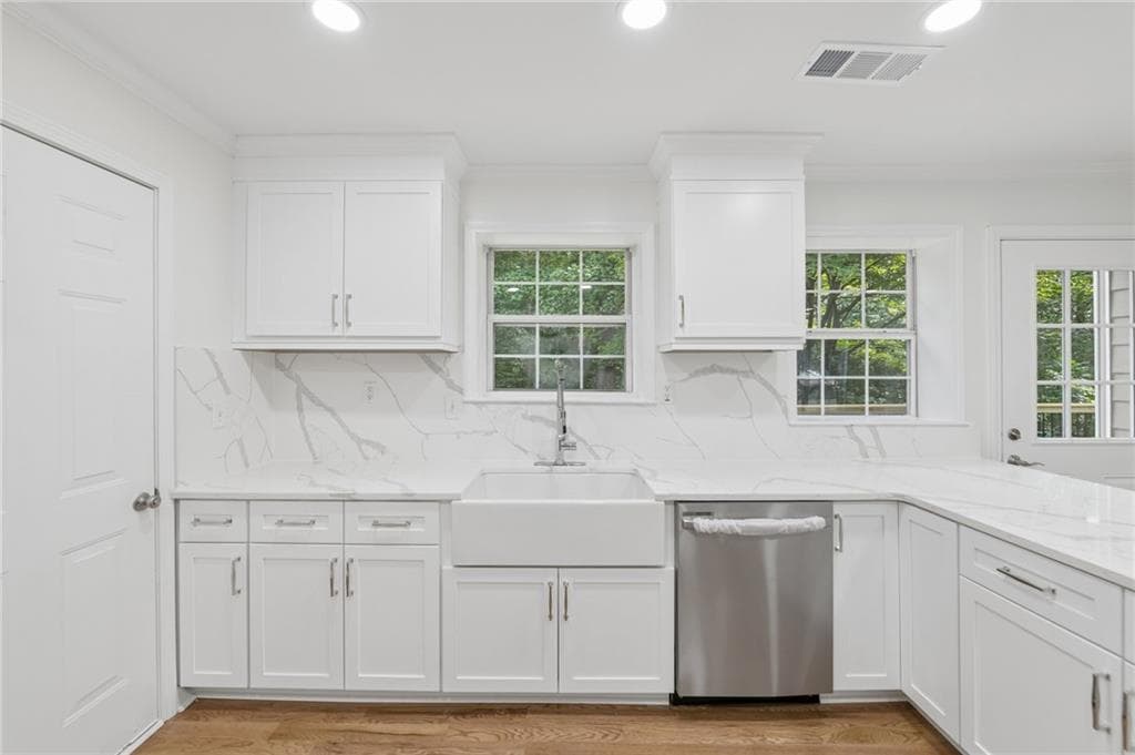 6 bedroom, 4 bathroom, 3,424 sq ft single family residence for sale at 2890 Northcliff Drive, Suwanee, GA 30024 — photo 8