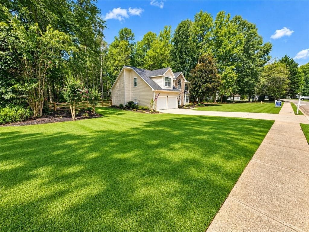 3 bedroom, 3 bathroom, 2,381 sq ft single family residence for sale at 60 Aberdeen Court, Jefferson, GA 30549 — photo 3