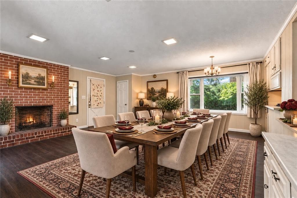 6 bedroom, 3 bathroom, 3,185 sq ft single family residence under contract at 2498 Johnson Drive, Doraville, GA 30340 — photo 8