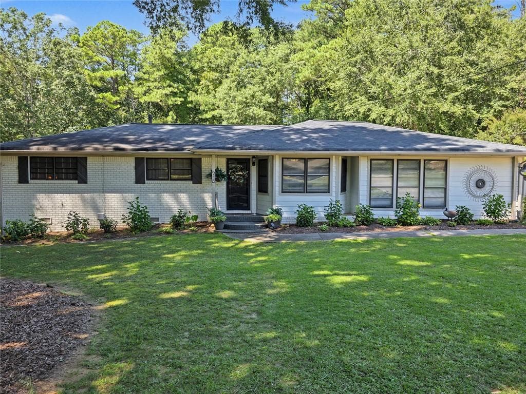 3 bedroom, 2 bathroom, 2,662 sq ft single family residence under contract at 4820 Brownsville Road, Powder Springs, GA 30127