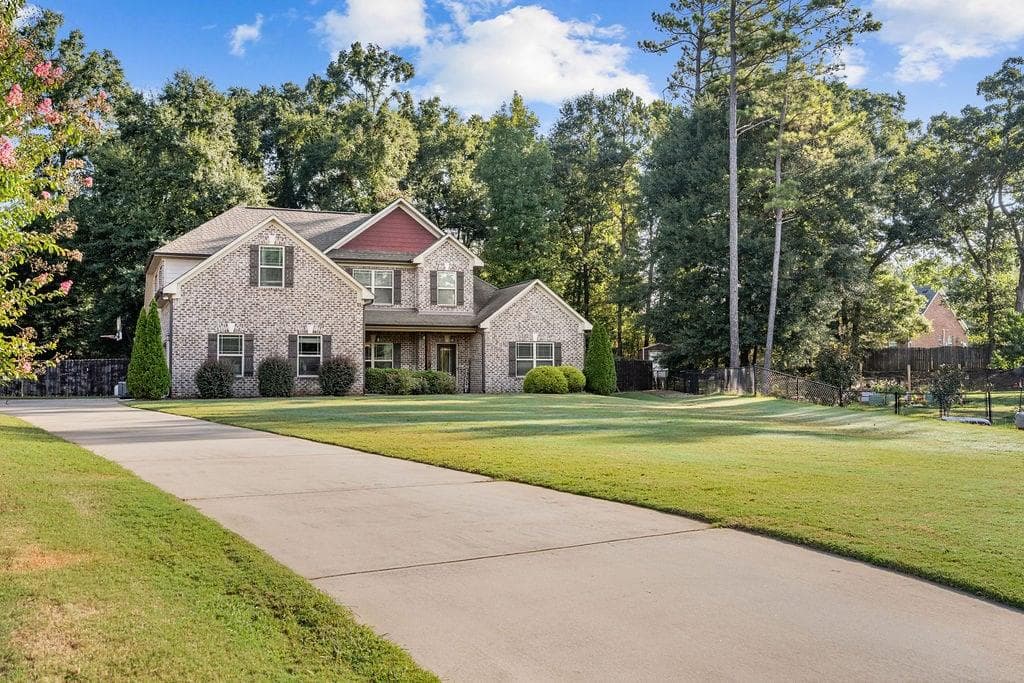 5 bedroom, 3 bathroom, 3,322 sq ft single family residence for sale at 129 Coldwater Creek Drive, Mcdonough, GA 30252 — photo 2