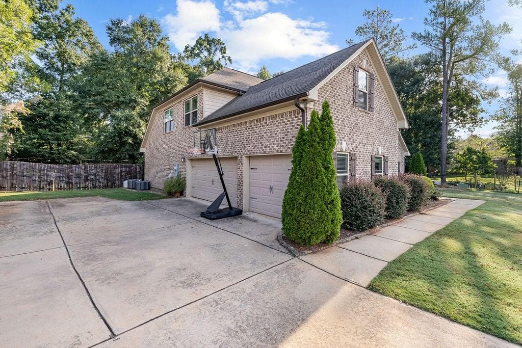 5 bedroom, 3 bathroom, 3,322 sq ft single family residence for sale at 129 Coldwater Creek Drive, Mcdonough, GA 30252 — photo 4