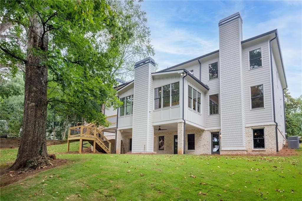 6 bedroom, 6 bathroom, 4,500 sq ft single family residence for sale at 1886 Timothy Drive, Atlanta, GA 30329 — photo 4