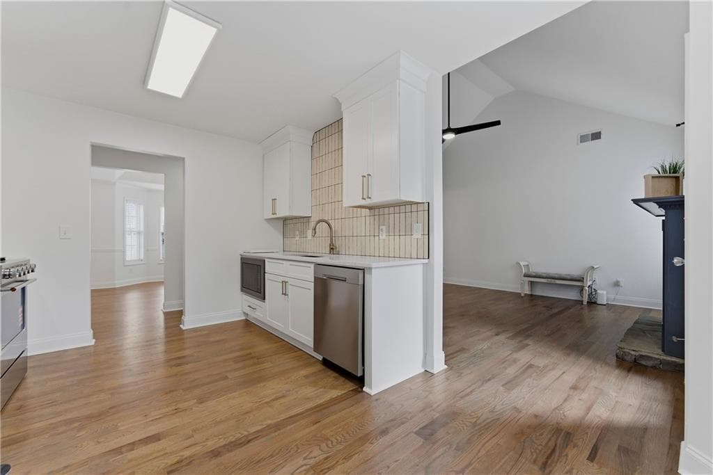 4 bedroom, 3 bathroom, 2,403 sq ft single family residence for sale at 4036 Saint George Walk, Powder Springs, GA 30127 — photo 9