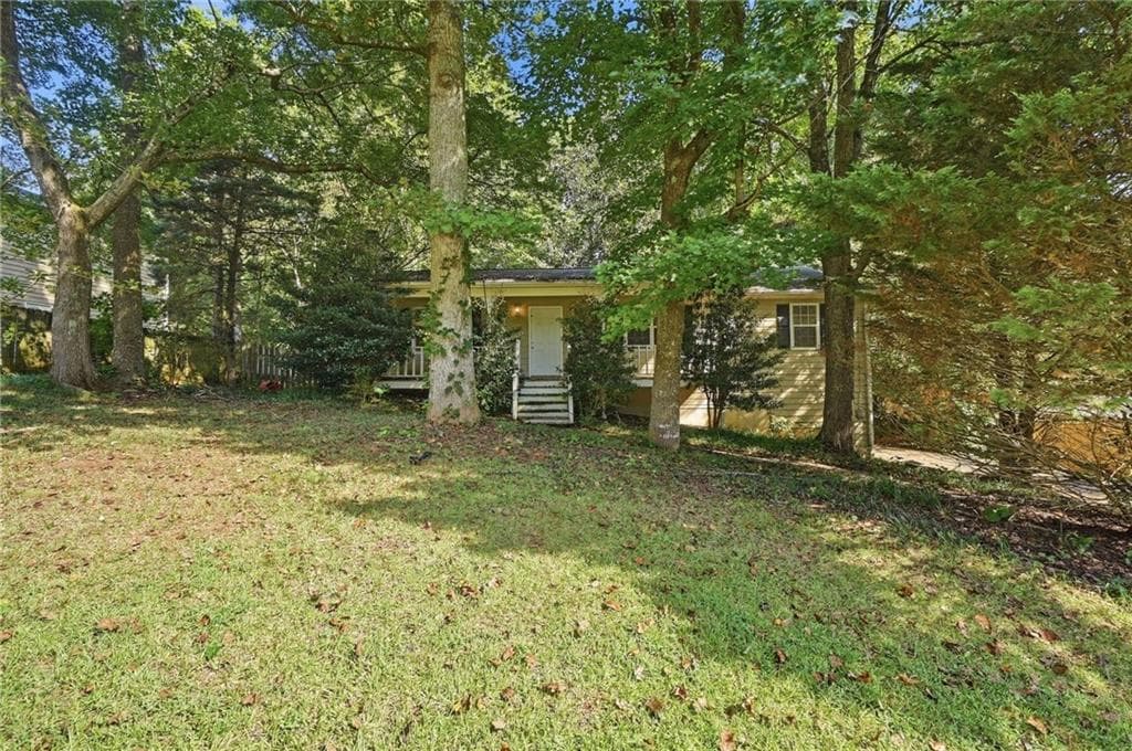 3 bedroom, 2 bathroom, 1,376 sq ft single family residence for sale at 230 Parkway Court, Dallas, GA 30157 — photo 1 of 33