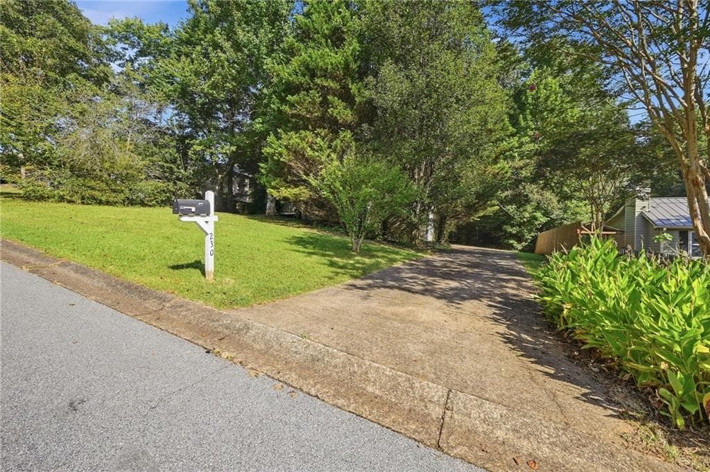 3 bedroom, 2 bathroom, 1,376 sq ft single family residence for sale at 230 Parkway Court, Dallas, GA 30157 — photo 2