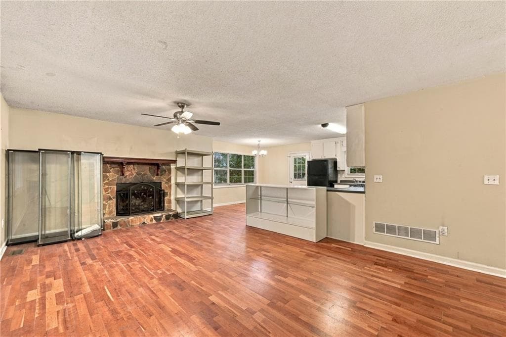 3 bedroom, 2 bathroom, 1,376 sq ft single family residence for sale at 230 Parkway Court, Dallas, GA 30157 — photo 5