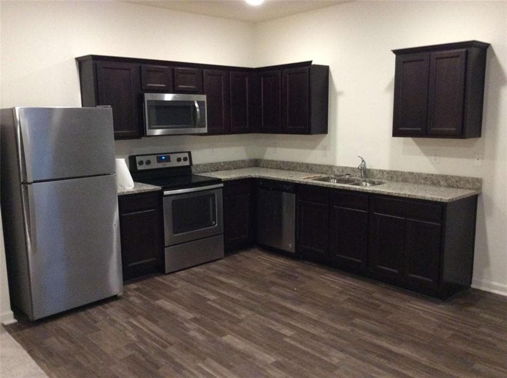 3 bedroom, 3 bathroom townhouse for rent at 2009 Millstream Hollow, Conyers, GA 30012 for $1,895 a month — photo 4