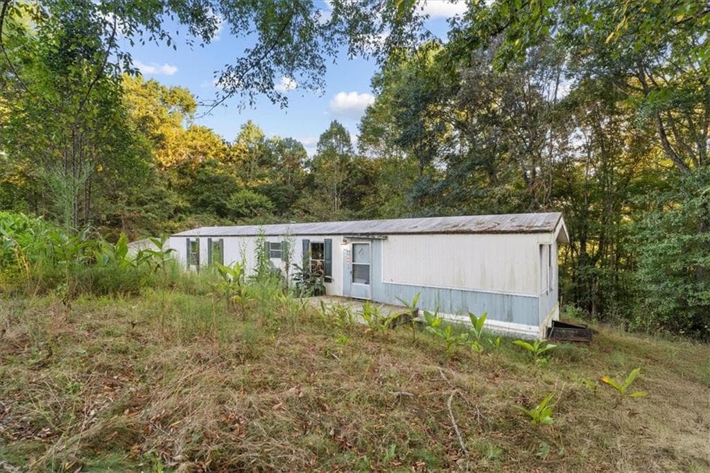 2 bedroom, 2 bathroom, 910 sq ft single family residence for sale at 3964 Hayesport Drive, Dalton, GA 30721