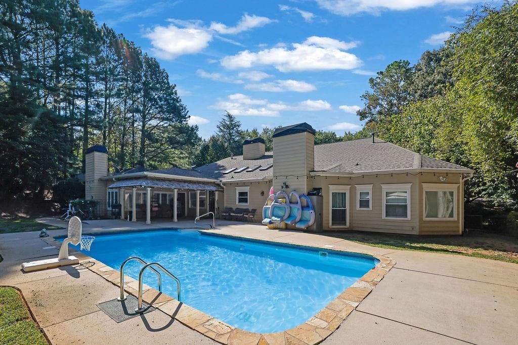 4 bedroom, 4 bathroom, 3,476 sq ft single family residence for sale at 1010 Little River Way, Alpharetta, GA 30004 — photo 2