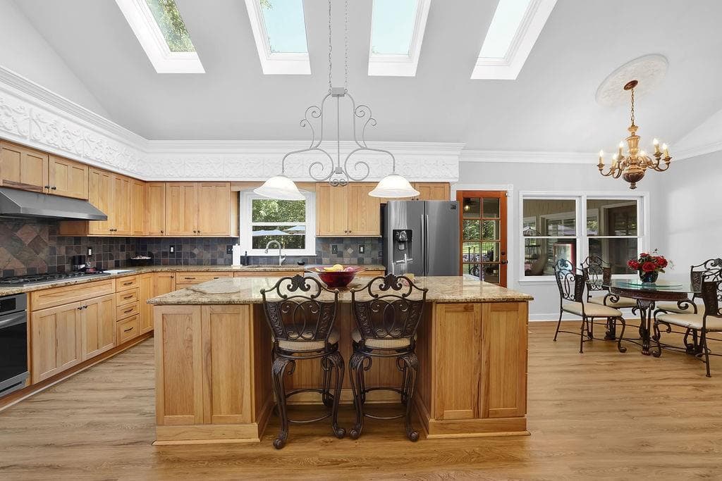 4 bedroom, 4 bathroom, 3,476 sq ft single family residence for sale at 1010 Little River Way, Alpharetta, GA 30004 — photo 5