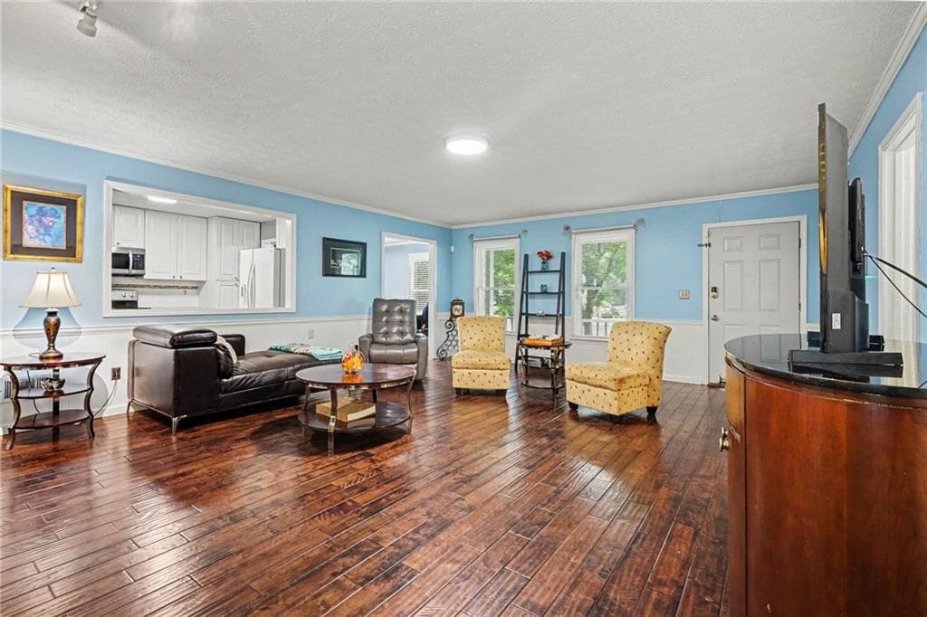 4 bedroom, 3 bathroom, 2,084 sq ft single family residence for sale at 2726 Raven Wood Drive, Snellville, GA 30078 — photo 6