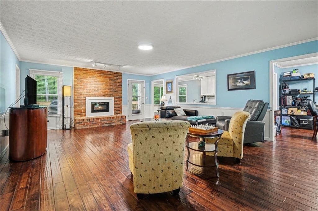 4 bedroom, 3 bathroom, 2,084 sq ft single family residence for sale at 2726 Raven Wood Drive, Snellville, GA 30078 — photo 8