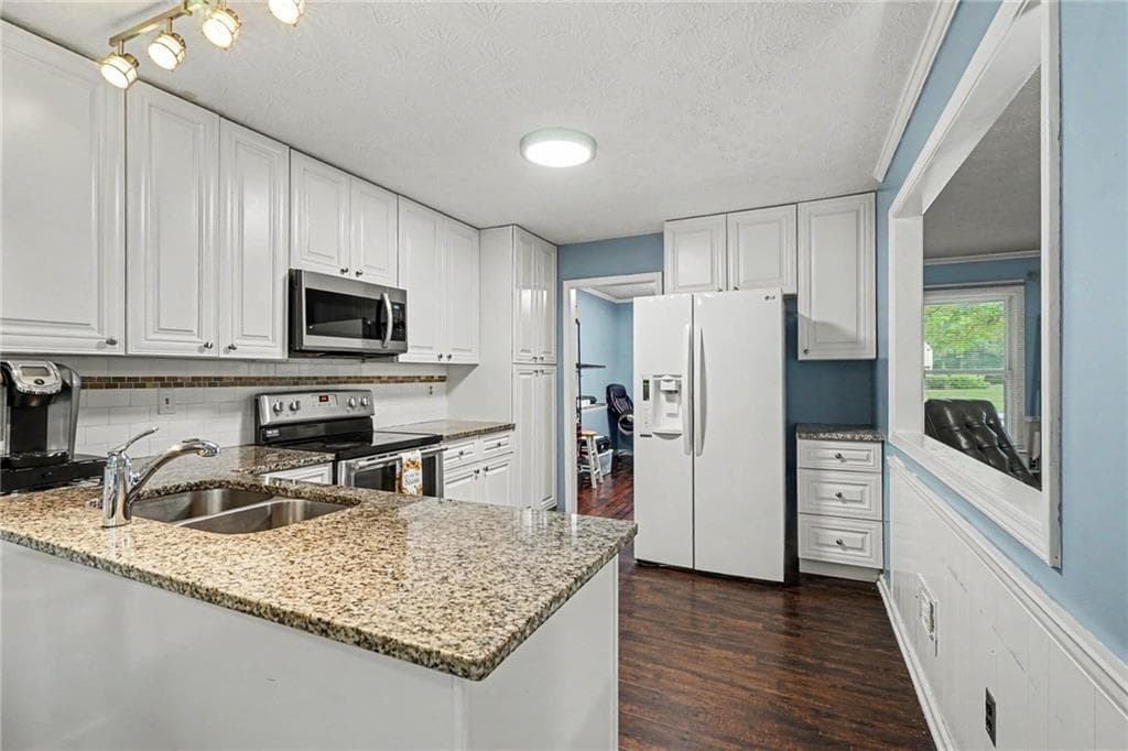 4 bedroom, 3 bathroom, 2,084 sq ft single family residence for sale at 2726 Raven Wood Drive, Snellville, GA 30078 — photo 10