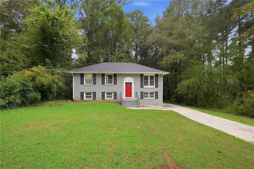 4 bedroom, 2 bathroom, 1,920 sq ft single family residence under contract at 1537 Spruce Ridge Court, Stone Mountain, GA 30083