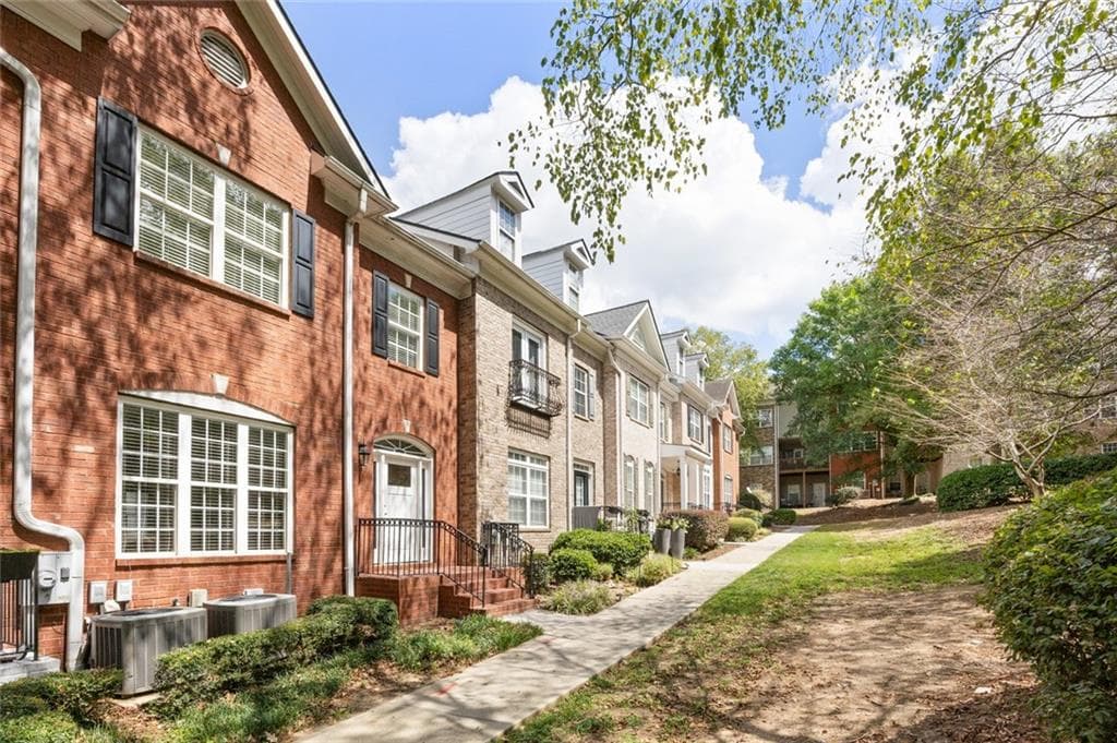 3 bedroom, 4 bathroom, 2,786 sq ft townhouse for sale at 316 Holbrook Road, Smyrna, GA 30082 — photo 2