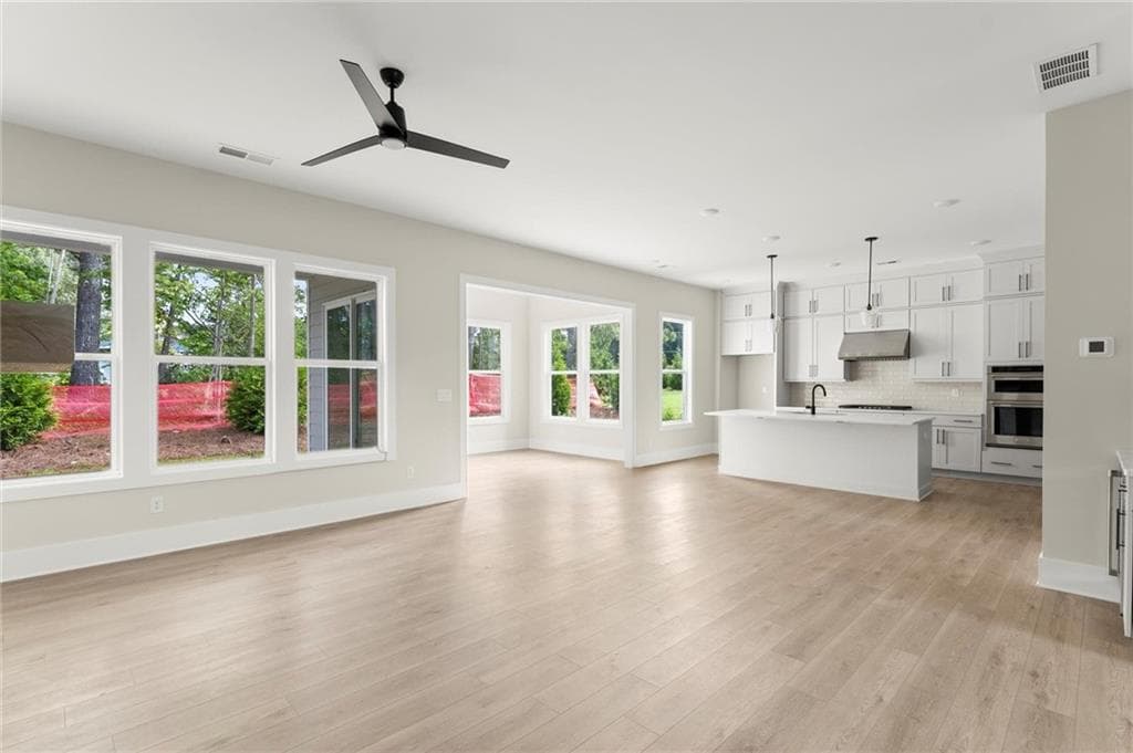 5 bedroom, 5 bathroom, 3,103 sq ft single family residence for sale at 3552 Cedarvale Court, Powder Springs, GA 30127 — photo 8