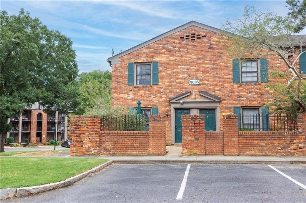 2 bedroom, 2 bathroom, 1,024 sq ft condominium for sale at 3085 Colonial Way A, Atlanta, GA 30341