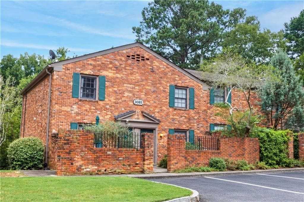 2 bedroom, 2 bathroom, 1,024 sq ft condominium for sale at 3085 Colonial Way A, Atlanta, GA 30341 — photo 2